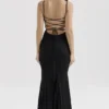 Joan Schwarzes Maxikleid aus Spitze Joan Schwarzes Maxikleid aus Spitze
