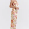 Josefina Elfenbeinfarbenes Maxikleid mit Blumenmuster Josefina Elfenbeinfarbenes Maxikleid mit Blumenmuster