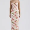 Josefina Maxikleid aus Satin mit rosa Pfingstrosenprint Josefina Maxikleid aus Satin mit rosa Pfingstrosenprint
