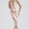 Josefina Maxikleid aus Satin mit rosa Pfingstrosenprint Josefina Maxikleid aus Satin mit rosa Pfingstrosenprint