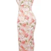 Josefina Maxikleid aus Satin mit rosa Pfingstrosenprint Josefina Maxikleid aus Satin mit rosa Pfingstrosenprint