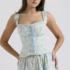 Juana – Baumwoll-Oberteil in zartem Blau mit Vintage-Blumenprint Juana – Baumwoll-Oberteil in zartem Blau mit Vintage-Blumenprint