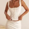 Juana Weißes Oberteil mit Broderie Anglaise Juana Weißes Oberteil mit Broderie Anglaise