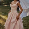 Kaia – Midi-Kleid aus rosa Baumwolle mit Flügelärmeln Kaia – Midi-Kleid aus rosa Baumwolle mit Flügelärmeln