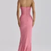 Karminrotes Himbeer-Maxikleid aus Mesh mit Neckholder und Wasserfallausschnitt