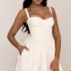 Kelly Weißes Midi-Sommerkleid im Korsetts-Stil Kelly Weißes Midi-Sommerkleid im Korsetts-Stil