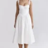 Kelly Weißes Midi-Sommerkleid im Korsetts-Stil Kelly Weißes Midi-Sommerkleid im Korsetts-Stil