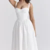 Kelly Weißes Midi-Sommerkleid im Korsetts-Stil Kelly Weißes Midi-Sommerkleid im Korsetts-Stil