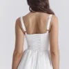 Kelly Weißes Midi-Sommerkleid im Korsetts-Stil Kelly Weißes Midi-Sommerkleid im Korsetts-Stil
