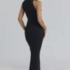 Keoni Schwarzes asymmetrisches Maxikleid mit Drapierung Keoni Schwarzes asymmetrisches Maxikleid mit Drapierung