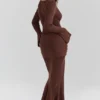 Khrysta – Schokoladenbraunes, drapiertes Maxikleid Khrysta – Schokoladenbraunes, drapiertes Maxikleid