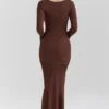Khrysta – Schokoladenbraunes, drapiertes Maxikleid Khrysta – Schokoladenbraunes, drapiertes Maxikleid