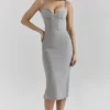 Kiki Hellgraues, figurbetontes Midi-Kleid mit Mesh-Einsätzen Kiki Hellgraues, figurbetontes Midi-Kleid mit Mesh-Einsätzen