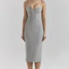 Kiki Hellgraues, figurbetontes Midi-Kleid mit Mesh-Einsätzen Kiki Hellgraues, figurbetontes Midi-Kleid mit Mesh-Einsätzen