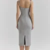 Kiki Hellgraues, figurbetontes Midi-Kleid mit Mesh-Einsätzen Kiki Hellgraues, figurbetontes Midi-Kleid mit Mesh-Einsätzen