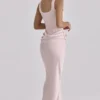 Kira – Maxikleid aus gerafftem Satin in Blush Pink