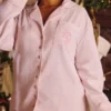 Klassisches Pyjama-Set aus gebürsteter Baumwolle mit rosa Karomuster Klassisches Pyjama-Set aus gebürsteter Baumwolle mit rosa Karomuster