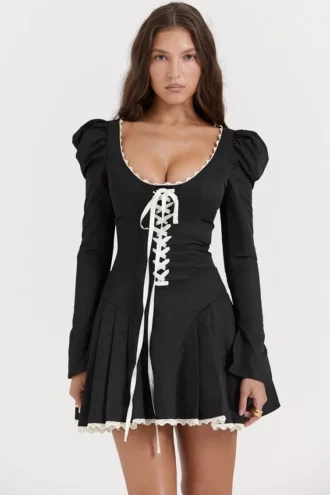 Larisa Schwarz-Cremefarbenes Plissee-Minikleid