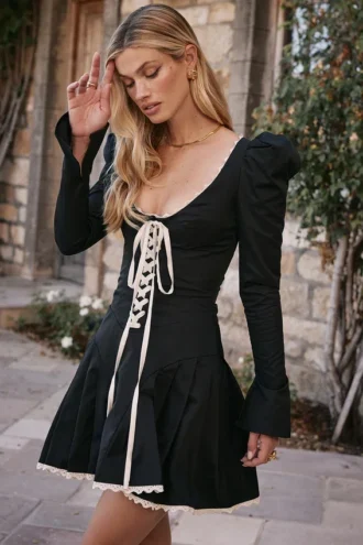 Larisa Schwarz-Cremefarbenes Plissee-Minikleid