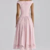 Lauren Rosa Baumwoll-Maxikleid mit Broderie Anglaise und U-Boot-Ausschnitt Lauren Rosa Baumwoll-Maxikleid mit Broderie Anglaise und U-Boot-Ausschnitt