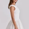 Lauren Weißes Mini-Kleid aus Baumwolle mit Broderie Anglaise und U-Boot-Ausschnitt Lauren Weißes Mini-Kleid aus Baumwolle mit Broderie Anglaise und U-Boot-Ausschnitt