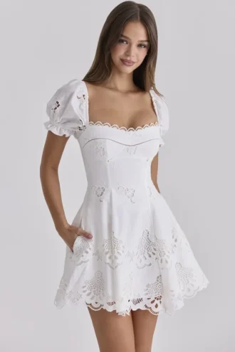 Lavina Weißes Minikleid aus maßgefertigter Spitze + Baumwolle mit Broderie Anglaise