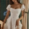 Lavina Weißes Minikleid aus maßgefertigter Spitze + Baumwolle mit Broderie Anglaise Lavina Weißes Minikleid aus maßgefertigter Spitze + Baumwolle mit Broderie Anglaise