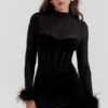 Lianna Midi-Kleid aus schwarzem Samt Lianna Midi-Kleid aus schwarzem Samt