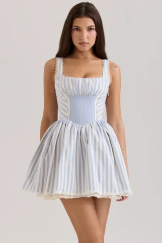 Liesl – Blau gestreiftes Minikleid mit Biesen