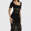 Lilla Schwarzes Midi-Kleid aus durchbrochenem Strick Lilla Schwarzes Midi-Kleid aus durchbrochenem Strick