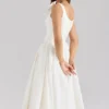 Lillia Weißes Midi-Kleid aus Stretch-Baumwolle mit Schleifen Lillia Weißes Midi-Kleid aus Stretch-Baumwolle mit Schleifen