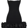 Lilou Schwarzes Kleid mit Rüschen an den Säumen