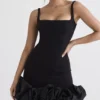 Lilou Schwarzes Kleid mit Rüschen an den Säumen