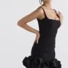 Lilou Schwarzes Kleid mit Rüschen an den Säumen