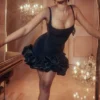 Lilou Schwarzes Kleid mit Rüschen an den Säumen