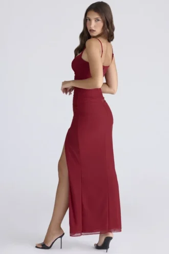 Lini Maxikleid aus tiefrotem Stretch-Mesh mit Korsettschnitt