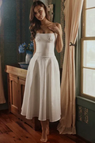 Liora – Weißes Midi-Sommerkleid aus Baumwolle mit Broderie-Anglaise-Borte