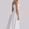 Liora – Weißes Midi-Sommerkleid aus Baumwolle mit Broderie-Anglaise-Borte Liora – Weißes Midi-Sommerkleid aus Baumwolle mit Broderie-Anglaise-Borte