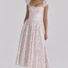 Livia Midi-Sommerkleid aus Baumwolle mit weißem Rosenprint Livia Midi-Sommerkleid aus Baumwolle mit weißem Rosenprint