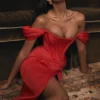 Loretta – Rotes Satin-Schulterfreies Kleid Loretta – Rotes Satin-Schulterfreies Kleid