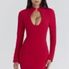 Lotus – Rotes Minikleid aus Krepp mit Schlüssellochausschnitt Lotus – Rotes Minikleid aus Krepp mit Schlüssellochausschnitt