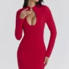 Lotus – Rotes Minikleid aus Krepp mit Schlüssellochausschnitt Lotus – Rotes Minikleid aus Krepp mit Schlüssellochausschnitt