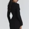 Lotus – Schwarzes Minikleid aus Krepp mit Schlüssellochausschnitt Lotus – Schwarzes Minikleid aus Krepp mit Schlüssellochausschnitt