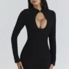 Lotus – Schwarzes Minikleid aus Krepp mit Schlüssellochausschnitt Lotus – Schwarzes Minikleid aus Krepp mit Schlüssellochausschnitt