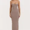 Lucia Taupe trägerloses Korsetts-Maxikleid