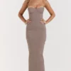 Lucia Taupe trägerloses Korsetts-Maxikleid