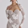 Lucienne – Elfenbeinfarbenes Maxikleid aus bestickter Spitze – Limitierte Edition Lucienne – Elfenbeinfarbenes Maxikleid aus bestickter Spitze – Limitierte Edition