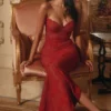 Lucienne Rotes Maxikleid mit Spitzenstickerei – Limitierte Edition Lucienne Rotes Maxikleid mit Spitzenstickerei – Limitierte Edition