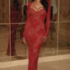 Lucienne Rotes Maxikleid mit Spitzenstickerei – Limitierte Edition Lucienne Rotes Maxikleid mit Spitzenstickerei – Limitierte Edition