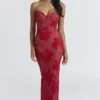 Lucienne Rotes Maxikleid mit Spitzenstickerei – Limitierte Edition Lucienne Rotes Maxikleid mit Spitzenstickerei – Limitierte Edition